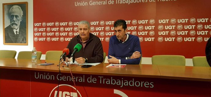 El secretario general de UGT Huelva, Sebastián Donaire, y el secretario general de UPA Huelva, Manuel Piedra