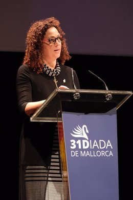 La presidenta del Consell de Mallorca, Catalina Cladera, en un momento de su discurso en el acto institucional de la Diada de Mallorca.