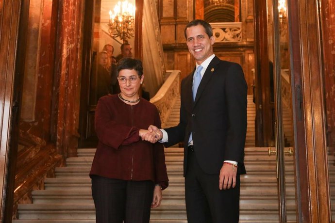 El presidente encargado de Venezuela, Juan Guaidó , se reúne con la ministra de Asuntos Exteriores, UE y Cooperación, Arancha González Laya, en Madrid (España) a 25 de enero de 2020.