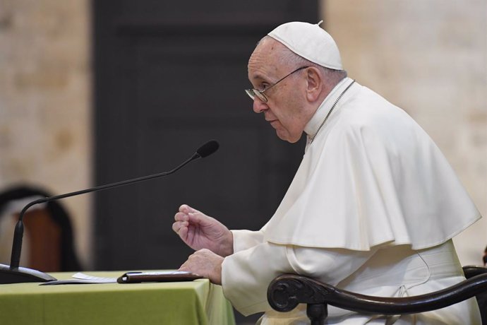 El Papa dice que la Cuaresma llega para "sacudir" la "modorra" del mundo
