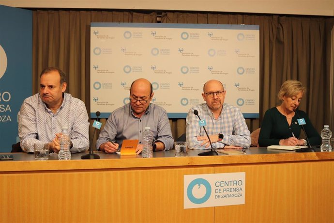 Juan José Arcéiz, Daniel Alastuey, Manuel Pina y Ana Sánchez en la rueda de prensa de este lunes para pedir un foro sobre el cierre de la Central Térmica de Andorra.