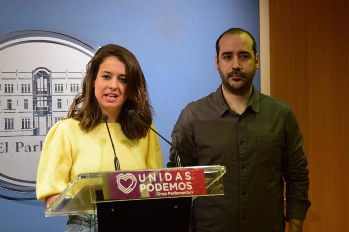 Los diputados de Unidas Podemos Gloria Santiago y Alejandro López.
