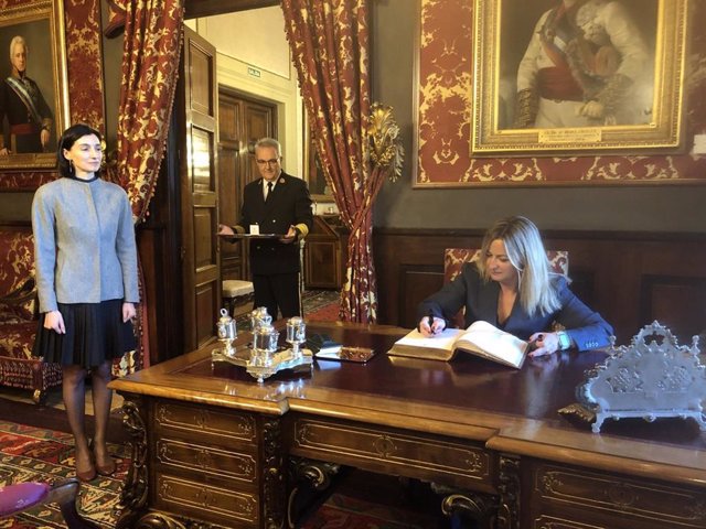 La presidenta del Senado, Pilar Llop, y la presidenta de la Asamblea de Extremadura, Blanca Martín