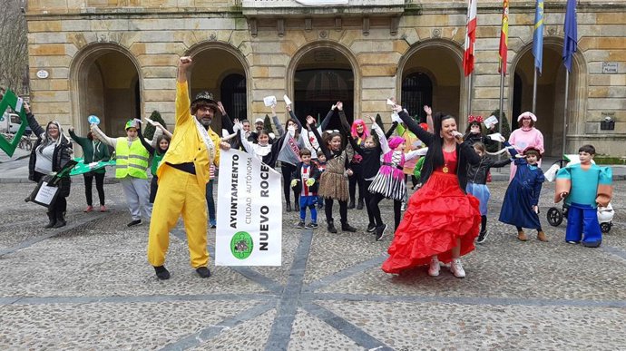 Los vecinos de  Nuevo Roces se movilizan a golpe de Antroxu para reivindicar mejoras para el barrio