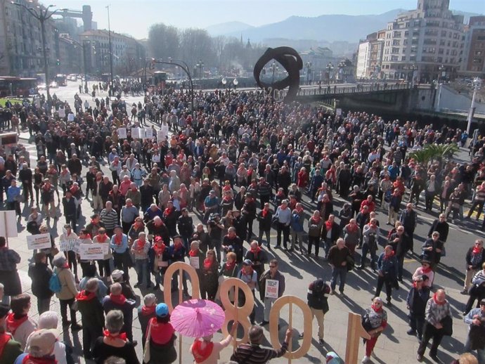 Concentración de pensionistas en Bilbao