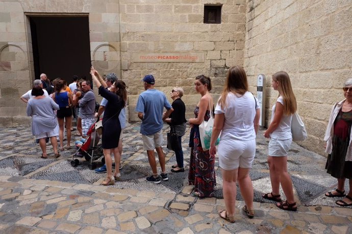 Colas en el Museo Picasso Málaga día mundial del turismo 2017 turistas viajeros 