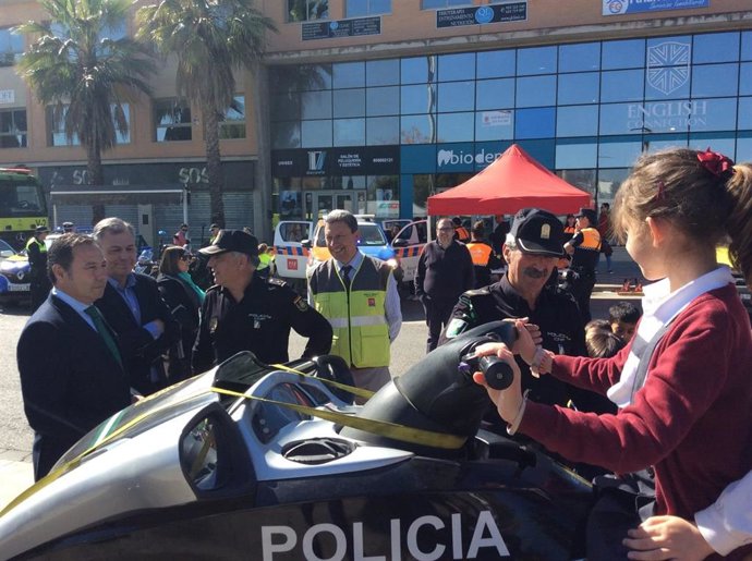 Exhibición de operativos de emergencia en Tomares