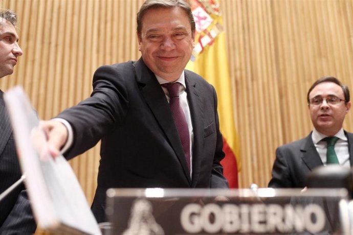 El ministro de Agricultura, Pesca y Alimentación, Luis Planas, momentos antes de su comparecencia en la Comisión de Agricultura en el Congreso 