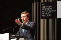 Almeida carga contra quienes quieren "aprovecharse de la figura de Miguel Hernández para hacer política"