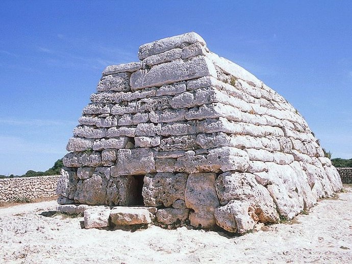 Naveta funeraria de Es Tudons, en Menorca.