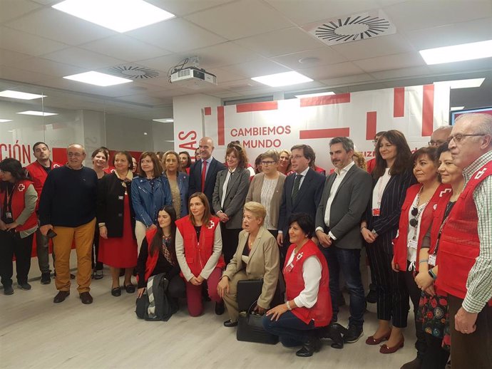 Almeida y Aniorte inauguran sede de Cruz Roja en Carabanchel