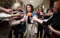 Irene Montero plantea legislar los modelos de crianza tras considerar el PP un "privilegio" llevar a su hija al trabajo