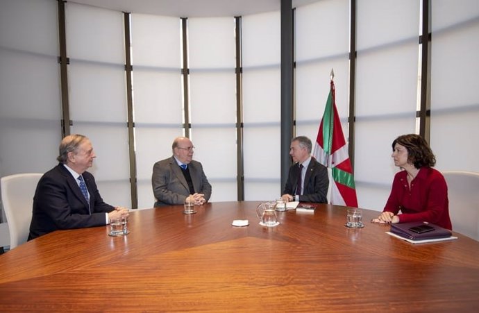 Urkullu recibe al 'embajador' de Guaidó en España y abordan la situación de la c