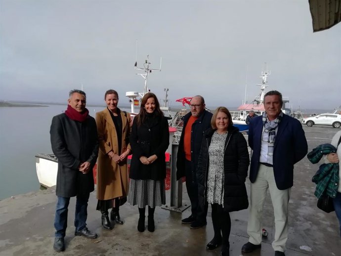La delegada de Turismo, María de los Ángeles Muriel, visita Isla Cristina.