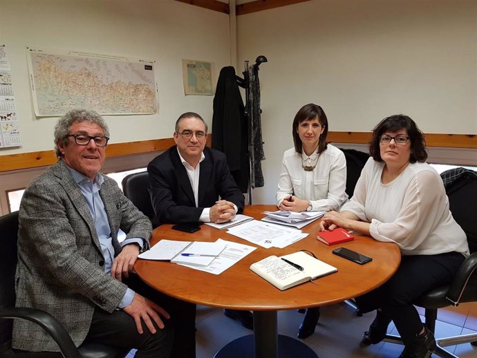 Representantes de TRADIME con el director general de Transportes del Gobierno de Aragón, Gregorio Briz, y la eurodiputada aragonesa, Isabel García Muñoz.