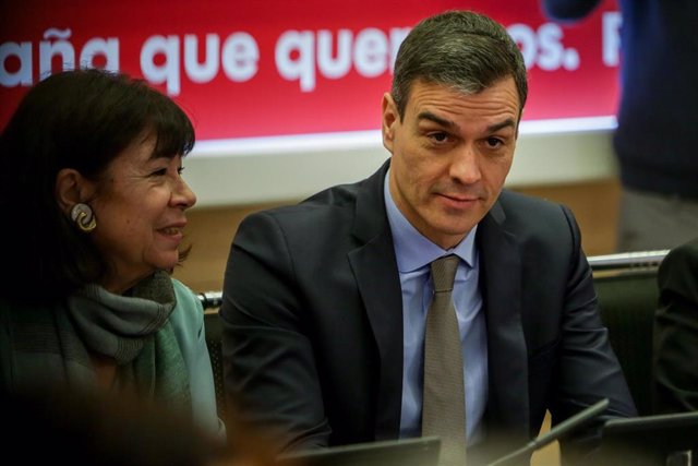La presidenta del PSOE, Cristina Narbona, junto al presidente del Gobierno, Pedro Sánchez durante la reunión de la Comisión Permanente de la Ejecutiva Federal del PSOE en Madrid, a 24 de febrero de 2020.