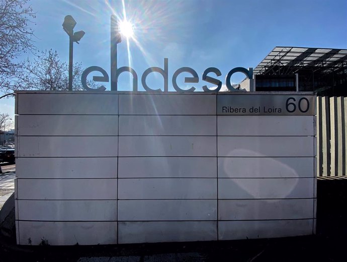 Puerta de acceso de la sede de Endesa en la calle de la Ribera del Loira, Madrid (España), a 14 de febrero de 2020.