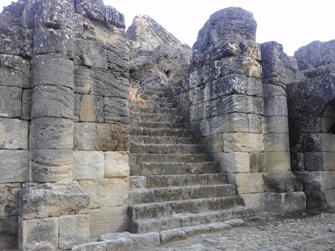 Escalera monumental del anfiteatro romano de Itálica