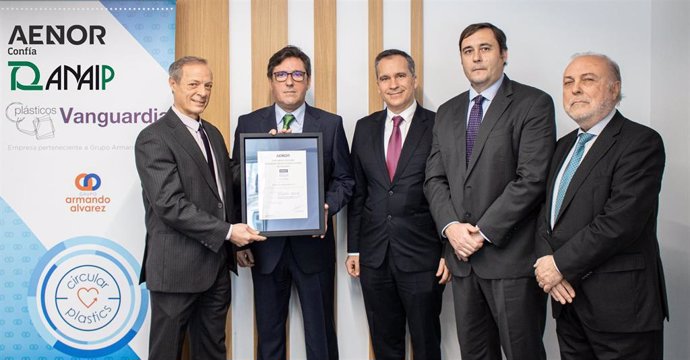 AENOR entrega el primer certificado de porcentaje de uso de plástico reciclado posconsumo a Plásticos Vanguardia