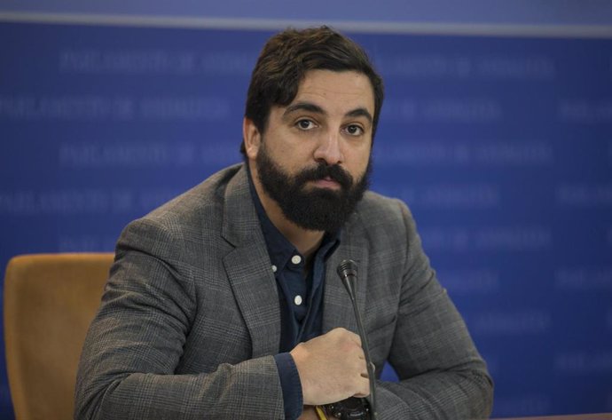 El senador de Vox por la Comunidad Autonóma de Andalucía, Jacobo González-Robatto.
