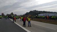 Habilitado en Jaén un paso alternativo en la A-4 en dirección a Sevilla mientras se mantiene el corte de los olivareros