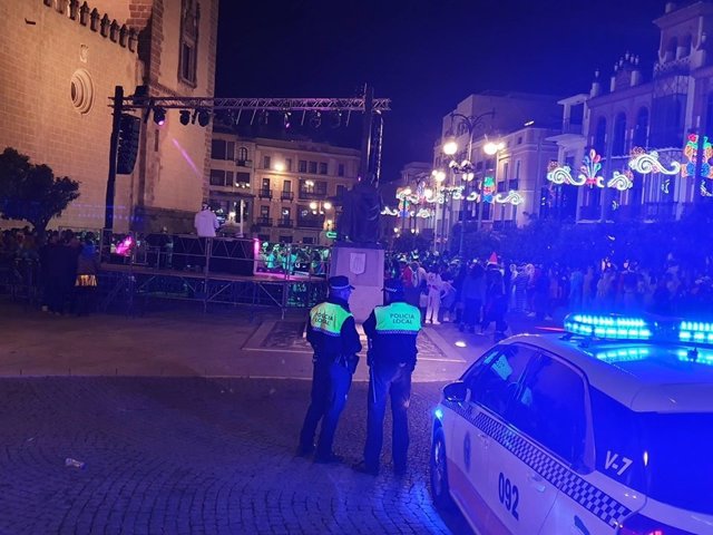 Intervención de la Policía Local durante el Carnaval de Badajoz 2020