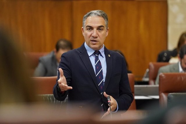 El consejero de la Presidencia, Administración Pública e Interior, Elías Bendodo, en una imagen de archivo en el Pleno del Parlamento.