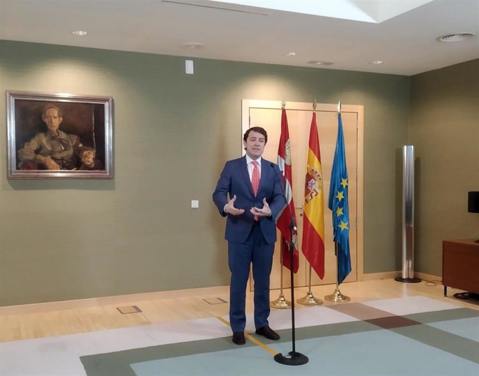 Mañueco no ve conflicto en el PP tras la candidatura de Iturgaiz y le garantiza su apoyo "personal y político"