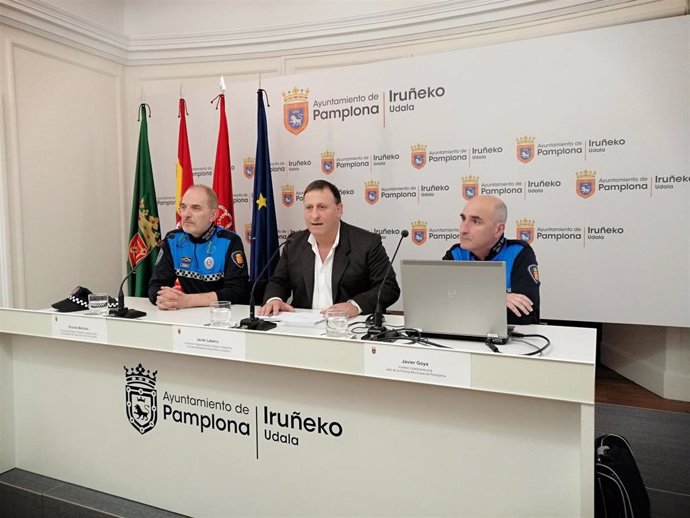 Ricardo Martínez, Javier Labairu y Javier Goya, en una rueda de prensa