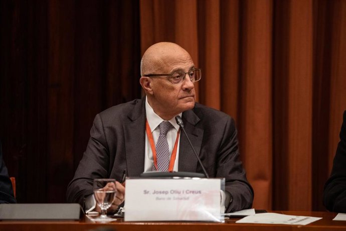 El presidente de Banco Sabadell, Josep Oliu, durante la Comisión de Investigación sobre la aplicación del artículo 155 de la Constitución Española en Catalunya, en el Parlament, en Barcelona/Catalunya (España) a 25 de febrero de 2020.