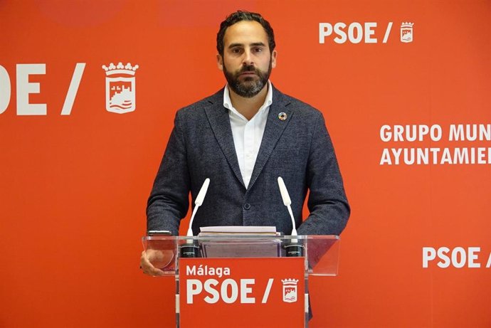 El portavoz del PSOE en el Ayuntamiento de Málaga, Daniel Pérez, en rueda de prensa