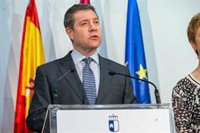 Page dice que la colaboración entre C-LM y Estado es "milimetrada" tras la aparición de 5 posibles casos