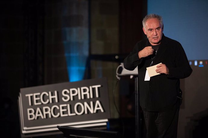 El cocinero Ferran Adri durante su intervención en una conferencia de '¿Cómo innovar para que los nuevos emprendedores comprendan la importancia de la gestión?'  en el Tech Spirit Barcelona, en Barcelona (España), a 25 de febrero de 2020.