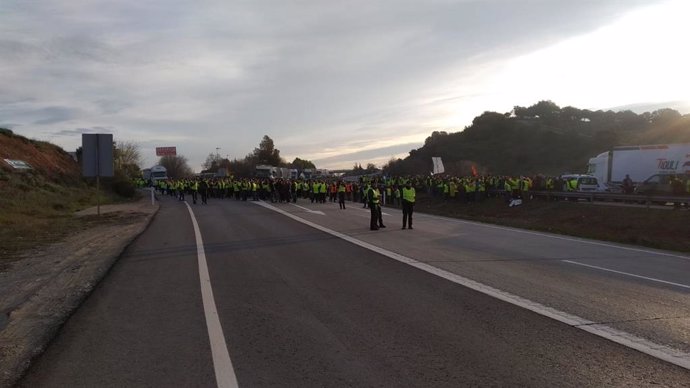 Jaén.- La Guardia Civil interviene con medios a distancia para restablecer el tr