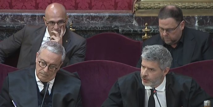 Raul Romeva, Oriol Junqueras y su abogado, Van den Eynde, durante el juicio por el procés en el Tribunal Supremo