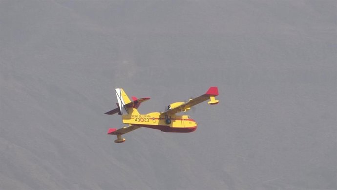 Hidroavión operando en el incendio de Tasarte
