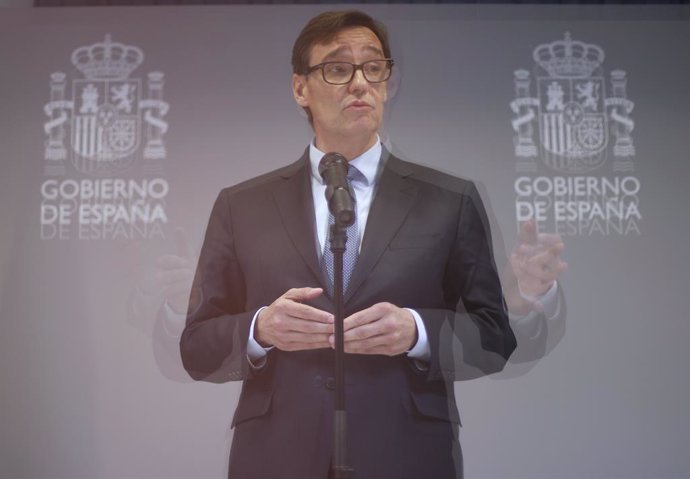 El ministre de Sanitat, Salvador Illa, durant la seva compareixena després de la reunió del Comit d'avaluació i seguiment del coronavirus, a la seu del Ministeri de Sanitat, Madrid (Espanya), 24 de febrer del 2020.