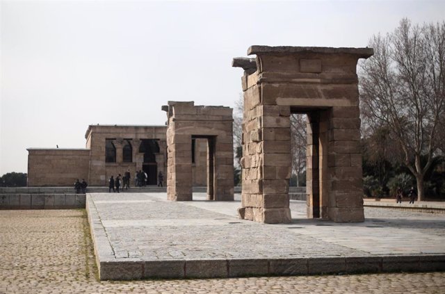 Templo de Debod del antiguo Egipto en el Parque del Oeste junto al Paseo del Pintor Rosales, en Madrid (España) a 11 de febrero de 2020.