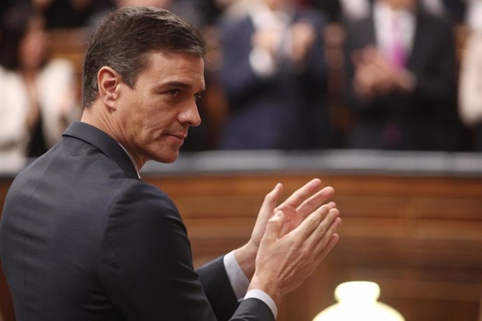 El presidente del Gobierno, Pedro Sánchez, aplaude en el Congreso de los Diputados durante la Solemne Sesión de Apertura de la XIV Legislatura, en Madrid (España), a 3 de febrero de 2020.