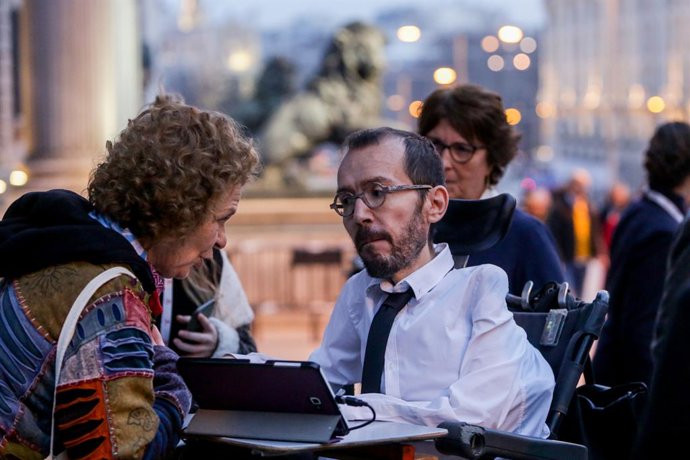 El portaveu d'Unides Podem al Congrés, Pablo Echenique, quan sortia de la sessió plenria al Congrés dels Diputats, 11 de febrer del 2020.