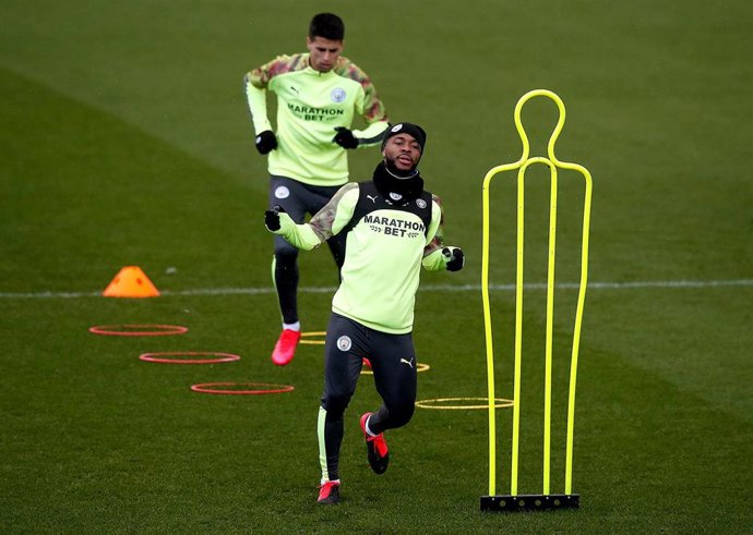 Raheem Sterling entrenando con el Manchester City