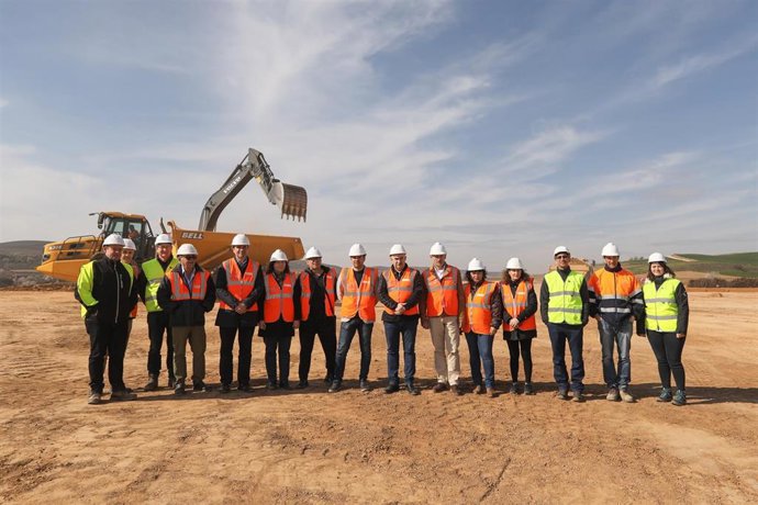 Autoridades asisten al inicio de las obras de urbanización del polígono industrial de Lodosa.