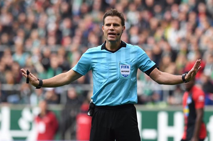 Fútbol/Champions.- El alemán Felix Brych, el árbitro que más partidos ha pitado 