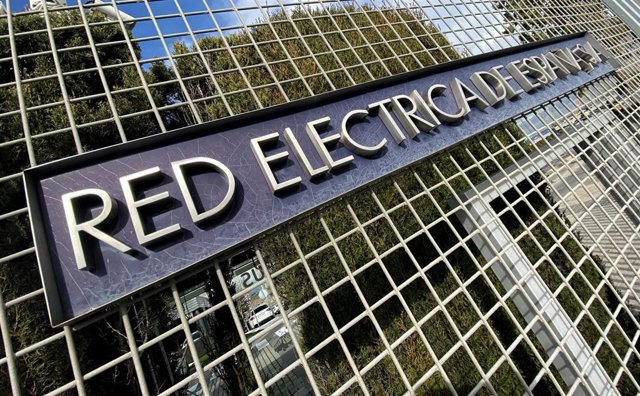 Letrero del Grupo Red Eléctrica de España en su sede de Alcobendas