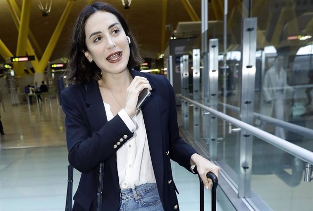 Tamara Falcó llega al aeropuerto de Madrid Barajas