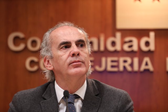El consejero de Sanidad, Enrique Ruiz Escudero, comparece para informar sobre el primer caso de coronavirus confirmado en Madrid, en la Consejería de Sanidad, 26 de febrero de 2020.