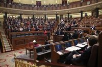 PSOE y Unidas Podemos ovacionan a Ábalos en el Congreso frente a gritos de dimisión de PP y Vox