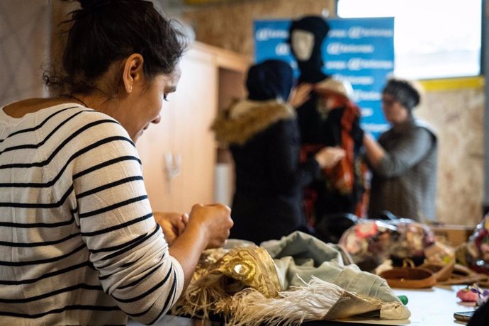 La Fábrica de Tapices acoge un desfile de moda sostenible confeccionada por mujeres magrebíes de la Cañada Real.