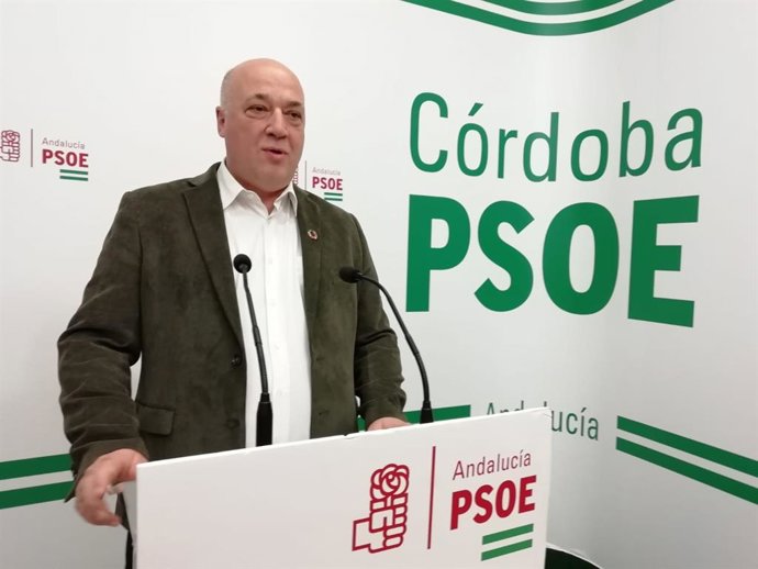 El secretario general del PSOE de Córdoba, Antonio Ruiz, en la sede provincial de su partido, en una imagen de archivo.