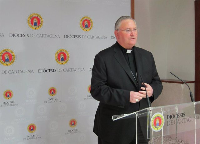 El Obispo de la Diócesis de Cartagena en rueda de prensa, monseñor José Manuel Lorca
